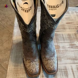 Corral Brown Leather Embroidered Cowboy Boots
